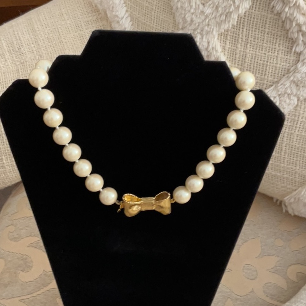 kate spade new york - all wrapped up in pearls short necklace - Picture 4 of 9